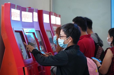 Bay trước trả sau của MOVI và Vietjet đoạt giải công nghệ - Ảnh 2. Bay trước trả sau của MOVI và Vietjet đoạt giải công nghệ - Ảnh 2.