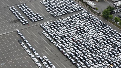 Lái xe đình công, quân đội Hàn Quốc điều 100 xe tải giải phóng hàng hóa - Ảnh 2. Lái xe đình công, quân đội Hàn Quốc điều 100 xe tải giải phóng hàng hóa - Ảnh 2.