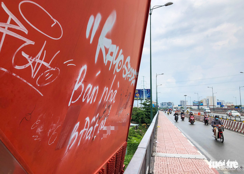 Vẽ bậy xuất hiện khắp nơi ở TP.HCM - Ảnh 2. Vẽ bậy xuất hiện khắp nơi ở TP.HCM - Ảnh 2.