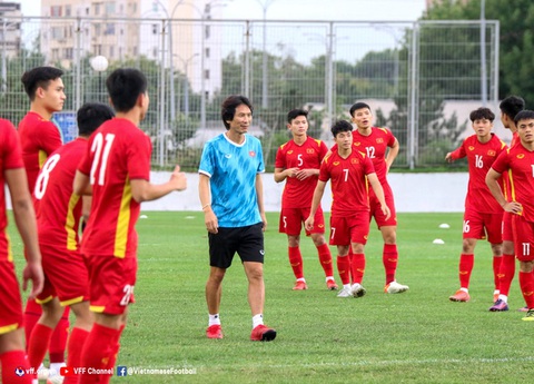 HLV Gong Oh Kyun về Hàn Quốc hoàn thành khóa học huấn luyện viên Pro - Ảnh 1. HLV Gong Oh Kyun về Hàn Quốc hoàn thành khóa học huấn luyện viên Pro - Ảnh 1.