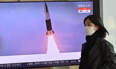 Hàn Quốc họp khẩn sau vụ phóng rocket mới của Triều Tiên - Ảnh 1. Hàn Quốc họp khẩn sau vụ phóng rocket mới của Triều Tiên - Ảnh 1.