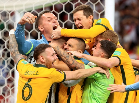 Thủ môn dự bị hóa người hùng, Úc giành vé đến World Cup 2022 - Ảnh 3. Thủ môn dự bị hóa người hùng, Úc giành vé đến World Cup 2022 - Ảnh 3.