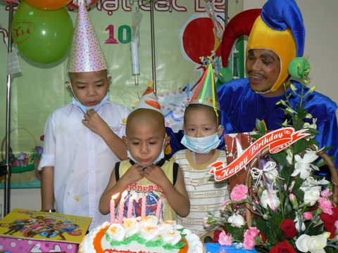 Đạo diễn Hoàng Duẩn: Yêu con nít, thích làm kịch thời sự - Ảnh 1. Đạo diễn Hoàng Duẩn: Yêu con nít, thích làm kịch thời sự - Ảnh 1.