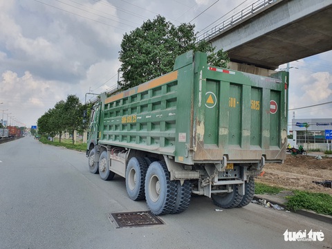 Xe Hổ vồ cơi nới thùng thêm cả mét vẫn chạy trên xa lộ Hà Nội - Ảnh 2. Xe Hổ vồ cơi nới thùng thêm cả mét vẫn chạy trên xa lộ Hà Nội - Ảnh 2.