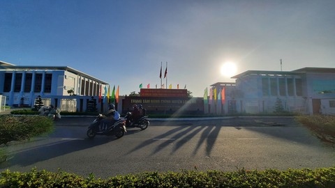UBND huyện ở Vĩnh Long bị Thanh tra Chính phủ lập biên bản vì báo cáo gian dối - Ảnh 1. UBND huyện ở Vĩnh Long bị Thanh tra Chính phủ lập biên bản vì báo cáo gian dối - Ảnh 1.