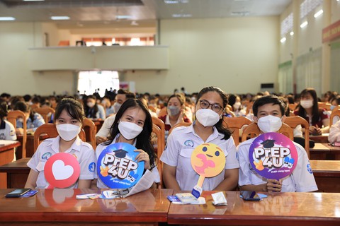 Hoa Kỳ hỗ trợ các chương trình nhằm chấm dứt bệnh AIDS tại Việt Nam - Ảnh 1. Hoa Kỳ hỗ trợ các chương trình nhằm chấm dứt bệnh AIDS tại Việt Nam - Ảnh 1.