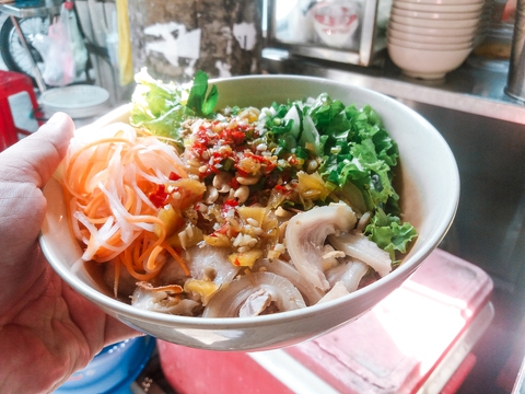 Cầm 100.000 đồng đi ăn buffet ở chợ Hoàng Hoa Thám? - Ảnh 4. Cầm 100.000 đồng đi ăn buffet ở chợ Hoàng Hoa Thám? - Ảnh 4.