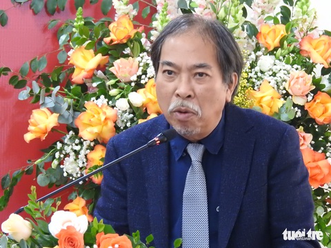 Các đại biểu nhà văn trẻ Hà Nội đã tự lo vé máy bay đi dự hội nghị - Ảnh 1. Các đại biểu nhà văn trẻ Hà Nội đã tự lo vé máy bay đi dự hội nghị - Ảnh 1.