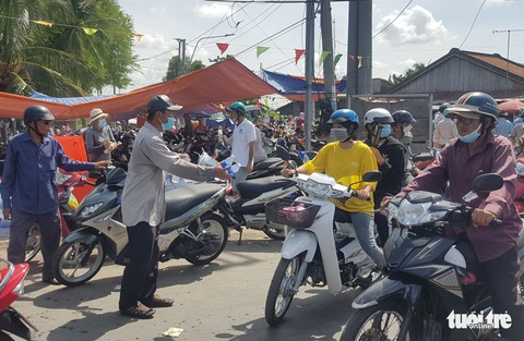 Hơn 60.000 người về tham dự đại lễ 18-5 tại An Hòa Tự - Ảnh 5. Hơn 60.000 người về tham dự đại lễ 18-5 tại An Hòa Tự - Ảnh 5.