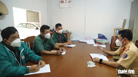 Triệu tập 3 tài xế Hãng Phương Trang kéo thành đoàn vượt ẩu trên đèo Bảo Lộc - Ảnh 2. Triệu tập 3 tài xế Hãng Phương Trang kéo thành đoàn vượt ẩu trên đèo Bảo Lộc - Ảnh 2.