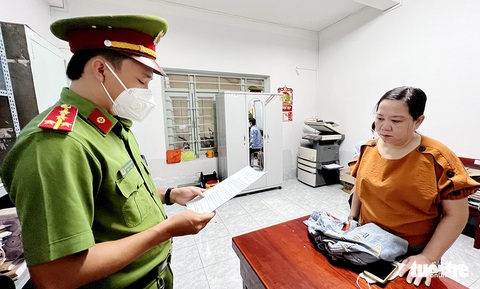 Bắt tạm giam nguyên hiệu trưởng và kế toán chiếm đoạt tiền của trường tiểu học - Ảnh 1. Bắt tạm giam nguyên hiệu trưởng và kế toán chiếm đoạt tiền của trường tiểu học - Ảnh 1.