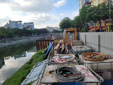 Sở Giao thông vận tải Hà Nội chỉ đạo nóng vụ đường Vũ Tông Phan sụt lún dài 23m - Ảnh 2. Sở Giao thông vận tải Hà Nội chỉ đạo nóng vụ đường Vũ Tông Phan sụt lún dài 23m - Ảnh 2.