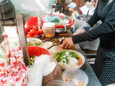 Cầm 100.000 đồng đi ăn buffet ở chợ Hoàng Hoa Thám? - Ảnh 8. Cầm 100.000 đồng đi ăn buffet ở chợ Hoàng Hoa Thám? - Ảnh 8.