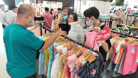 TP.HCM: Khai mạc khuyến mãi tập trung với hàng nghìn sản phẩm giảm giá đến 95% - Ảnh 3. TP.HCM: Khai mạc khuyến mãi tập trung với hàng nghìn sản phẩm giảm giá đến 95% - Ảnh 3.