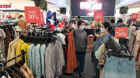 TP.HCM: Khai mạc khuyến mãi tập trung với hàng nghìn sản phẩm giảm giá đến 95% - Ảnh 2. TP.HCM: Khai mạc khuyến mãi tập trung với hàng nghìn sản phẩm giảm giá đến 95% - Ảnh 2.