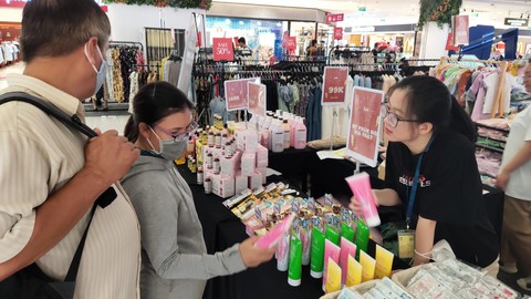 TP.HCM: Khai mạc khuyến mãi tập trung với hàng nghìn sản phẩm giảm giá đến 95% - Ảnh 7. TP.HCM: Khai mạc khuyến mãi tập trung với hàng nghìn sản phẩm giảm giá đến 95% - Ảnh 7.
