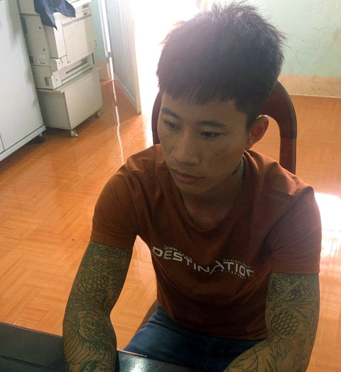 Bắt thanh niên dùng dao đâm chết người để trả thù cho cha - Ảnh 1. Bắt thanh niên dùng dao đâm chết người để trả thù cho cha - Ảnh 1.