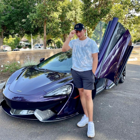 ‘Đứa trẻ giàu nhất nước Mỹ’ sở hữu bộ sưu tập xe hàng triệu USD khi mới 15 tuổi - Ảnh 4. ‘Đứa trẻ giàu nhất nước Mỹ’ sở hữu bộ sưu tập xe hàng triệu USD khi mới 15 tuổi - Ảnh 4.