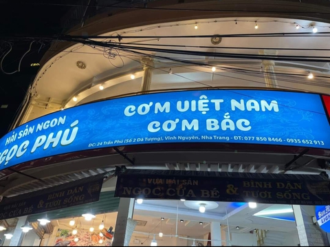 Khách tố nhà hàng bán mì xào chặt chém, chủ nhà hàng nói niêm yết giá đàng hoàng - Ảnh 2. Khách tố nhà hàng bán mì xào chặt chém, chủ nhà hàng nói niêm yết giá đàng hoàng - Ảnh 2.