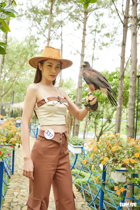 Dàn chân dài Hoa hậu Hoàn vũ khen Bobla là nàng thơ của đại ngàn - Ảnh 13. Dàn chân dài Hoa hậu Hoàn vũ khen Bobla là nàng thơ của đại ngàn - Ảnh 13.