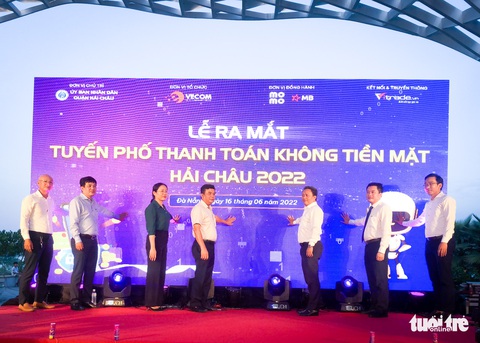 Ra mắt hai tuyến phố không tiền mặt ở trung tâm TP Đà Nẵng - Ảnh 1. Ra mắt hai tuyến phố không tiền mặt ở trung tâm TP Đà Nẵng - Ảnh 1.