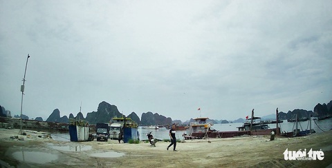 Nhiều tàu ‘chạy chui’ trên biển Quảng Ninh - Ảnh 1. Nhiều tàu ‘chạy chui’ trên biển Quảng Ninh - Ảnh 1.