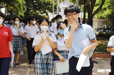 TP.HCM công bố đáp án các môn thi tuyển sinh lớp 10 năm 2022 - Ảnh 1. TP.HCM công bố đáp án các môn thi tuyển sinh lớp 10 năm 2022 - Ảnh 1.