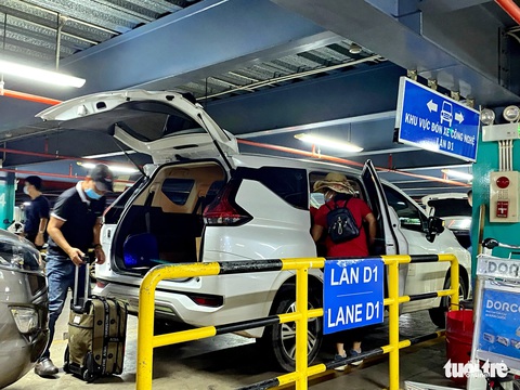 Xăng tăng cao gây rối loạn trong dịch vụ xe công nghệ - Ảnh 2. Xăng tăng cao gây rối loạn trong dịch vụ xe công nghệ - Ảnh 2.