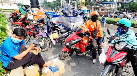 Giữ chân tài xế, Be giảm chiết khấu, Grab và Gojek tặng phiếu xăng - Ảnh 1. Giữ chân tài xế, Be giảm chiết khấu, Grab và Gojek tặng phiếu xăng - Ảnh 1.
