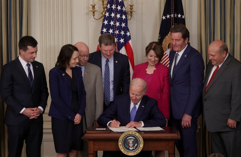 Ông Biden tin Mỹ sẽ vượt qua lạm phát an toàn - Ảnh 1. Ông Biden tin Mỹ sẽ vượt qua lạm phát an toàn - Ảnh 1.
