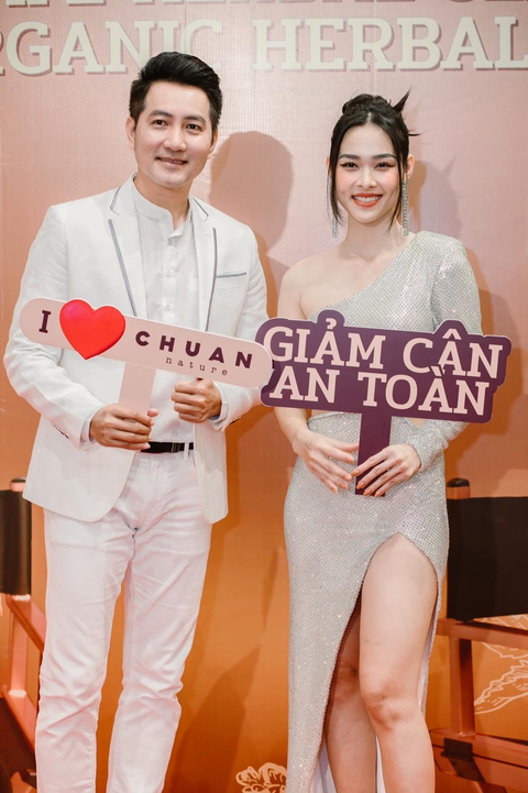 Thúy Diễm, Diệp Bảo Ngọc chọn giao dịch không tiền mặt trong kinh doanh vì an toàn - Ảnh 1. Thúy Diễm, Diệp Bảo Ngọc chọn giao dịch không tiền mặt trong kinh doanh vì an toàn - Ảnh 1.