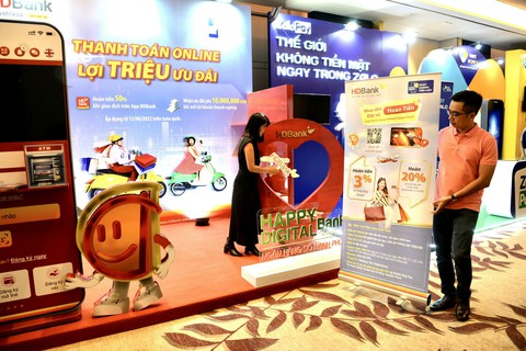 Các ngân hàng trưng bày công nghệ thanh toán mới trong triển lãm Ngày không tiền mặt 2022 - Ảnh 8. Các ngân hàng trưng bày công nghệ thanh toán mới trong triển lãm Ngày không tiền mặt 2022 - Ảnh 8.