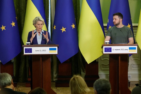 Chặng đường làm ứng cử viên gia nhập EU của Ukraine đang thuận lợi - Ảnh 1. Chặng đường làm ứng cử viên gia nhập EU của Ukraine đang thuận lợi - Ảnh 1.
