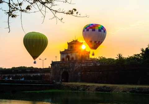 Ngắm cố đô Huế từ khinh khí cầu ở độ cao hơn 300m - Ảnh 1. Ngắm cố đô Huế từ khinh khí cầu ở độ cao hơn 300m - Ảnh 1.