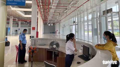Bến xe Miền Đông mới vắng khách: Không thể kéo dài sự lãng phí! - Ảnh 1. Bến xe Miền Đông mới vắng khách: Không thể kéo dài sự lãng phí! - Ảnh 1.