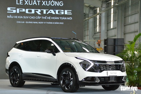 Kia Sportage 2022 xuất xưởng tại Việt Nam: Giá từ 899 triệu đồng, nhiều công nghệ đấu Hyundai Tucson - Ảnh 2. Kia Sportage 2022 xuất xưởng tại Việt Nam: Giá từ 899 triệu đồng, nhiều công nghệ đấu Hyundai Tucson - Ảnh 2.