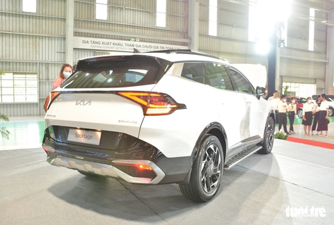 Kia Sportage 2022 xuất xưởng tại Việt Nam: Giá từ 899 triệu đồng, nhiều công nghệ đấu Hyundai Tucson - Ảnh 7. Kia Sportage 2022 xuất xưởng tại Việt Nam: Giá từ 899 triệu đồng, nhiều công nghệ đấu Hyundai Tucson - Ảnh 7.