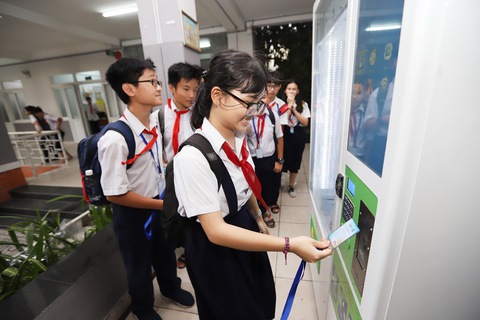 Không tiền mặt từ trên ghế nhà trường - Ảnh 2. Không tiền mặt từ trên ghế nhà trường - Ảnh 2.
