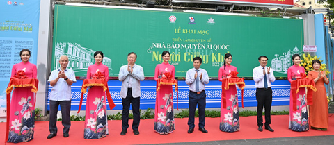 Khai mạc triển lãm ‘Nhà báo Nguyễn Ái Quốc và 100 năm báo Người cùng khổ’ - Ảnh 1. Khai mạc triển lãm ‘Nhà báo Nguyễn Ái Quốc và 100 năm báo Người cùng khổ’ - Ảnh 1.