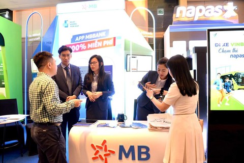 Các ngân hàng trưng bày công nghệ thanh toán mới trong triển lãm Ngày không tiền mặt 2022 - Ảnh 6. Các ngân hàng trưng bày công nghệ thanh toán mới trong triển lãm Ngày không tiền mặt 2022 - Ảnh 6.
