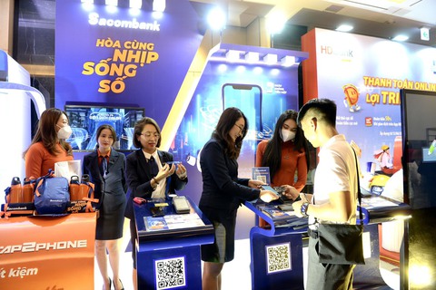 Các ngân hàng trưng bày công nghệ thanh toán mới trong triển lãm Ngày không tiền mặt 2022 - Ảnh 4. Các ngân hàng trưng bày công nghệ thanh toán mới trong triển lãm Ngày không tiền mặt 2022 - Ảnh 4.