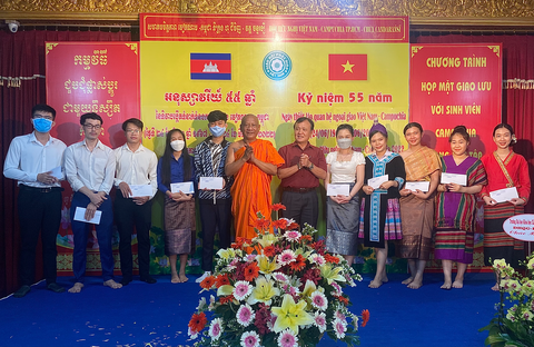 Trao tặng học bổng trị giá 500 triệu đồng cho du học sinh Campuchia tại TP.HCM - Ảnh 3. Trao tặng học bổng trị giá 500 triệu đồng cho du học sinh Campuchia tại TP.HCM - Ảnh 3.