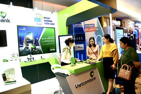 Các ngân hàng trưng bày công nghệ thanh toán mới trong triển lãm Ngày không tiền mặt 2022 - Ảnh 5. Các ngân hàng trưng bày công nghệ thanh toán mới trong triển lãm Ngày không tiền mặt 2022 - Ảnh 5.