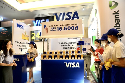 Các ngân hàng trưng bày công nghệ thanh toán mới trong triển lãm Ngày không tiền mặt 2022 - Ảnh 7. Các ngân hàng trưng bày công nghệ thanh toán mới trong triển lãm Ngày không tiền mặt 2022 - Ảnh 7.