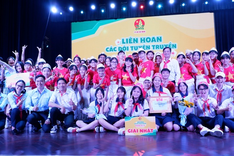 Truyền đi thông điệp hãy bảo vệ trẻ em bằng cả trái tim - Ảnh 1. Truyền đi thông điệp hãy bảo vệ trẻ em bằng cả trái tim - Ảnh 1.