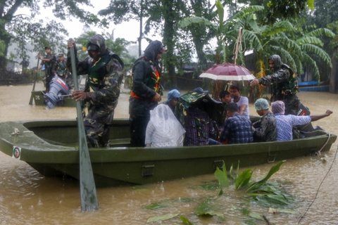 41 người chết, hàng triệu người ảnh hưởng do mưa lũ ở Bangladesh, Ấn Độ - Ảnh 1. 41 người chết, hàng triệu người ảnh hưởng do mưa lũ ở Bangladesh, Ấn Độ - Ảnh 1.