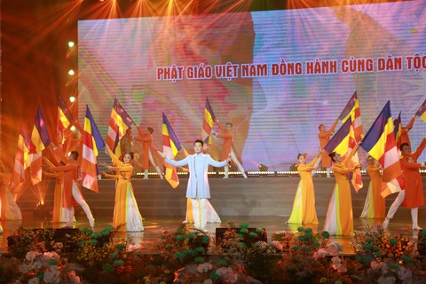 Vân Khánh, Nguyễn Phi Hùng, Thùy Trang hát ngợi ca Phật giáo - Ảnh 3. Vân Khánh, Nguyễn Phi Hùng, Thùy Trang hát ngợi ca Phật giáo - Ảnh 3.