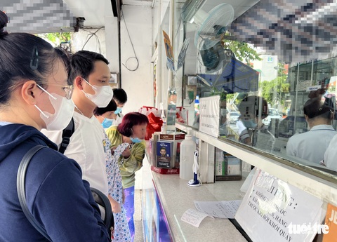 Cám cảnh những ngày dài người bệnh phải chờ thuốc, chờ máy - Ảnh 1. Cám cảnh những ngày dài người bệnh phải chờ thuốc, chờ máy - Ảnh 1.