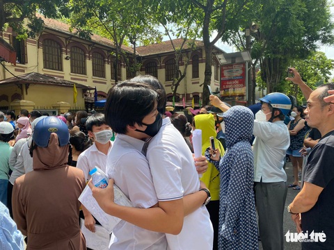 Đề văn thi vào lớp 10 ở Hà Nội: Thí sinh nói đề vừa sức - Ảnh 11. Đề văn thi vào lớp 10 ở Hà Nội: Thí sinh nói đề vừa sức - Ảnh 11.