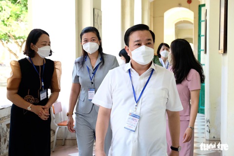 Gần 107.000 thí sinh thi vào lớp 10 ở Hà Nội môn đầu tiên - Ảnh 7. Gần 107.000 thí sinh thi vào lớp 10 ở Hà Nội môn đầu tiên - Ảnh 7.